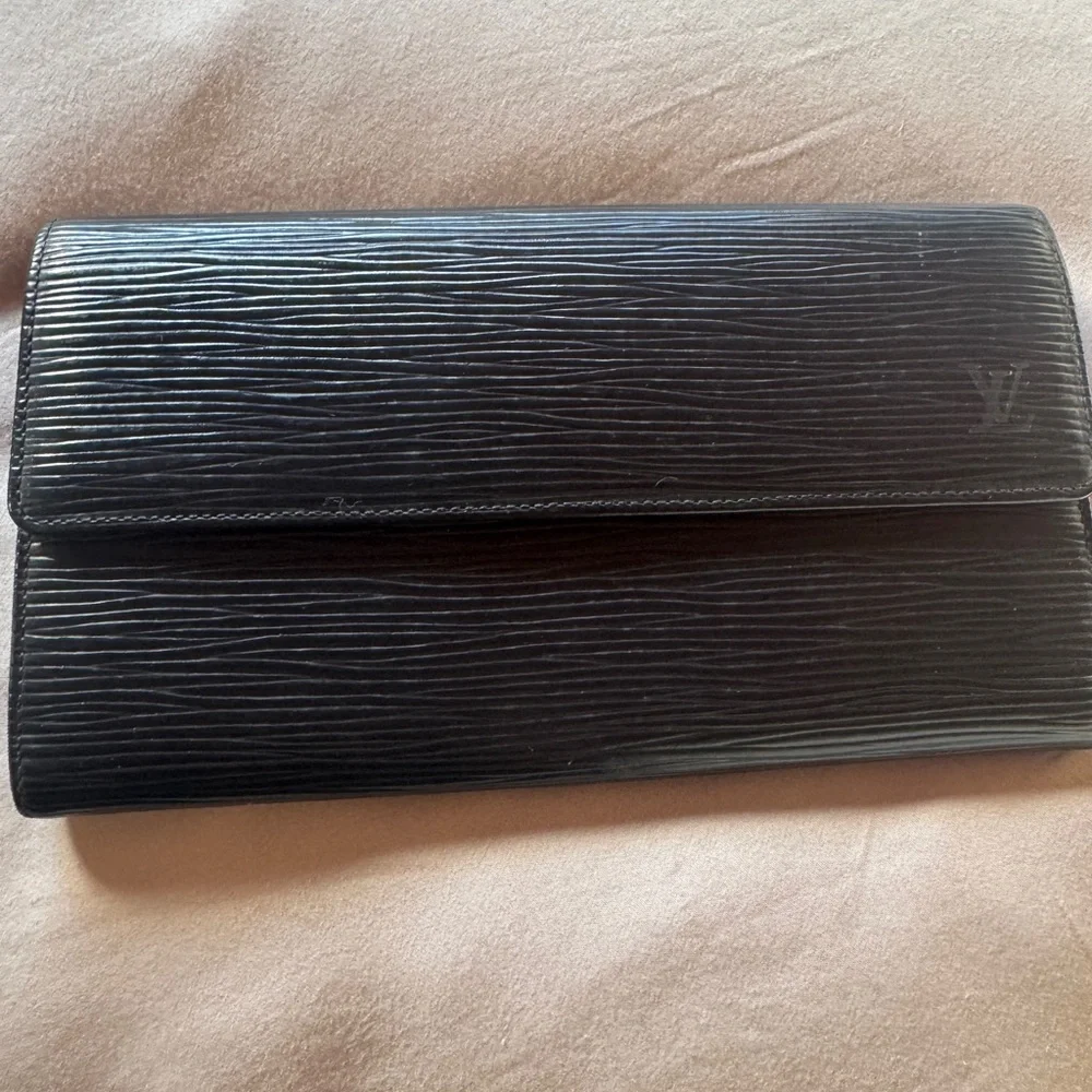 Louis Vuitton Epi Sarah Black Clutch/Wallet